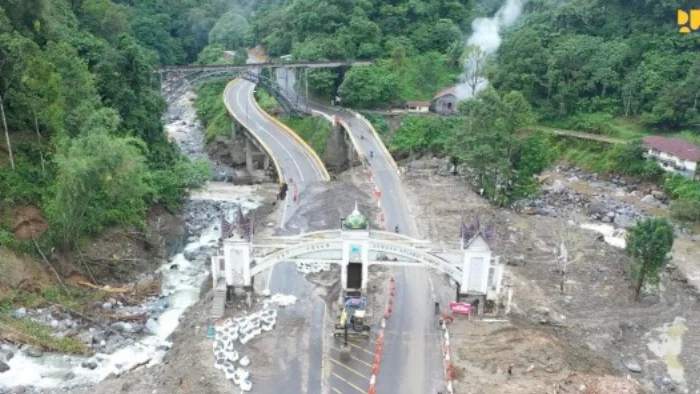 Kementerian PU Cek Struktur Jembatan dan Perkuat Tebing Sungai Batang Anai Pascabencana di Jembatan Kembar Margayasa Tanah Datar